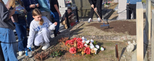 2025_10_24 Porządkowanie grobów żołnierskich