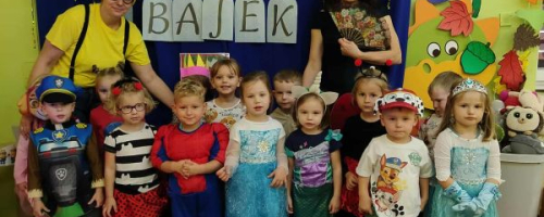 2025_11_05 Dzień Postaci z Bajek w grupie Pszczółek